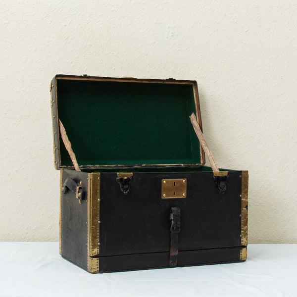 Black Traveling Trunk