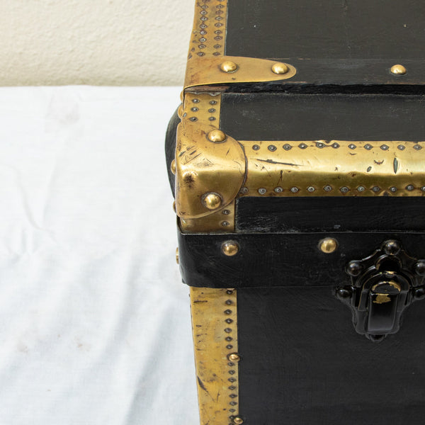 Black Traveling Trunk