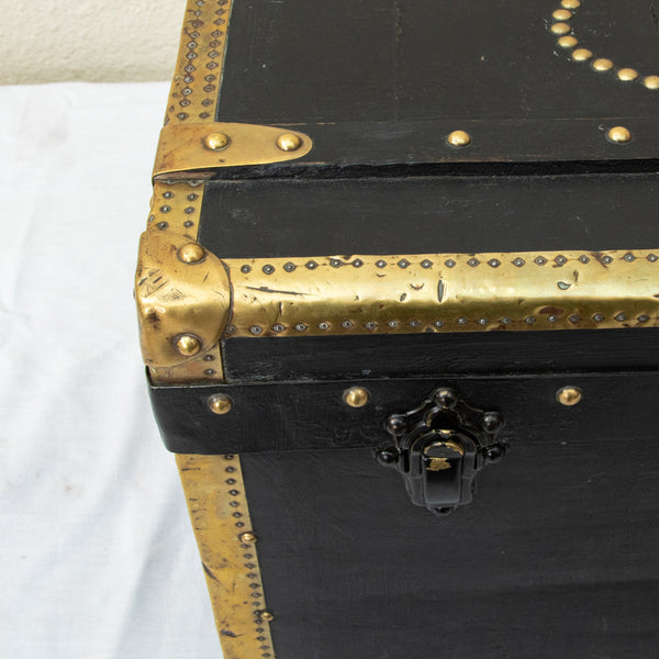 Black Traveling Trunk