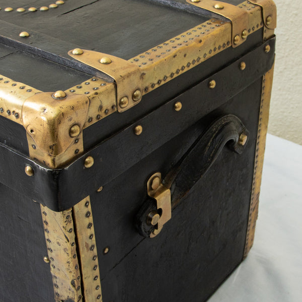 Black Traveling Trunk
