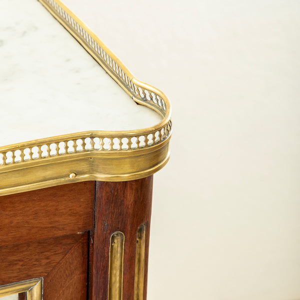 Louis XVI Vitrine
