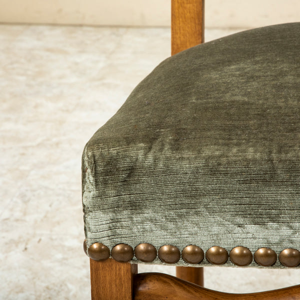 Set of Eight Mutton Leg chairs
