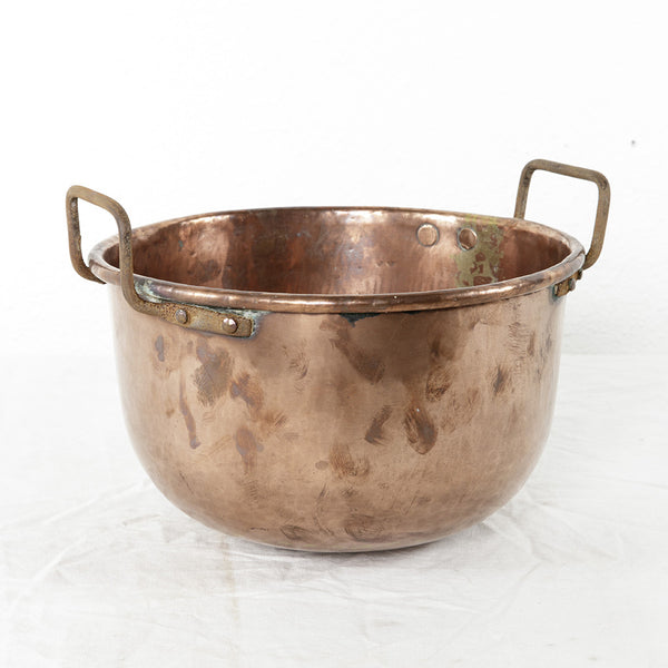 https://frenchmetro.com/cdn/shop/products/16B184-Copper-Mixing-Bowl-01_grande.jpg?v=1475709616
