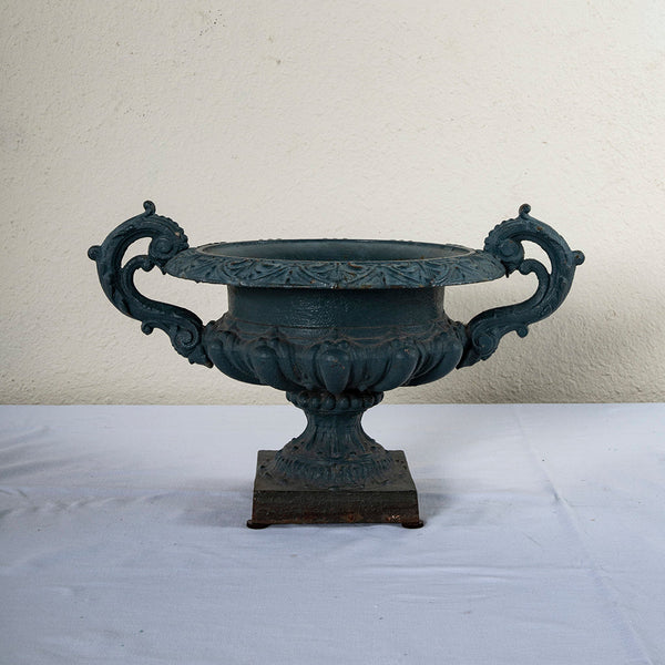 https://frenchmetro.com/cdn/shop/products/23A043-Iron-Medicis-Urn-03_grande.jpg?v=1684440034